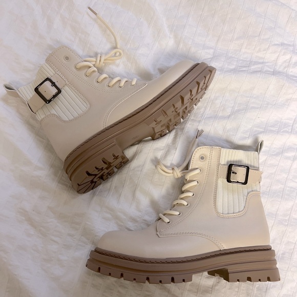 Fashion Boot - Picture 2 of 2